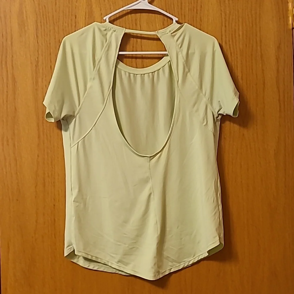 Under Armour Top - Picture 3 of 4